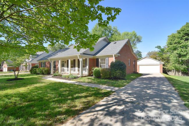 Exterior plus garage | Image 4