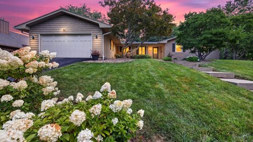 224 Fleetwood Dr, Bloomington, IL, 61701-2027 | Card Image