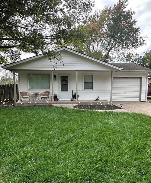 322 N Vermont St, Iola, KS, 66749-2642 | Card Image