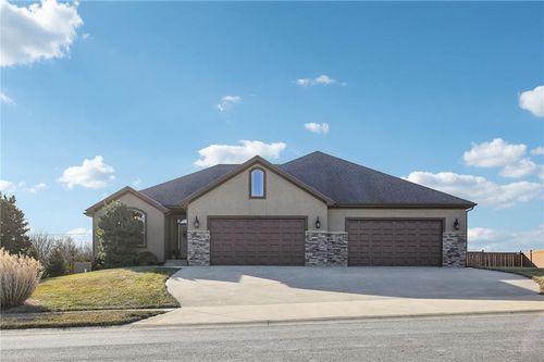 15001 Josh St, Basehor, KS, 66007-8101 | Card Image