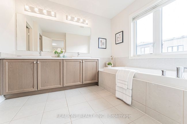 71 Tango Cres, House other with 4 bedrooms, 4 bathrooms and 2 parking in Newmarket ON | Image 33