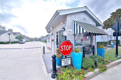 532-532 Wilcrest Dr, Houston, TX, 77042-1076 | Card Image