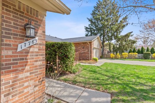 17769 Edloytom Way, Clinton Township, MI, 48038-6830 | Card Image