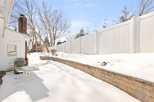 24 King Ave, Huntingtn Sta, NY, 11747-1214 | Card Image