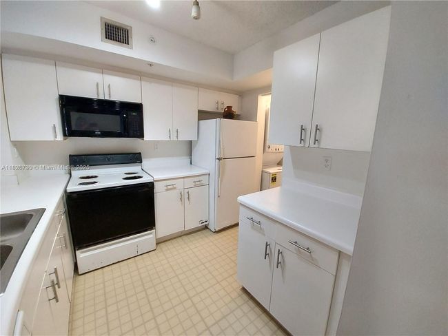APT-125 - 2640 S University Dr, Condo with 2 bedrooms, 2 bathrooms and null parking in Davie FL | Image 12