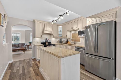 15-8917 Edward St, Chilliwack, BC, V2P4E2 | Card Image