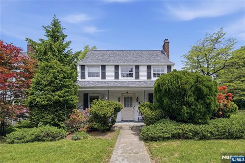 252 Washington Ave, Westwood, NJ, 07675-1927 | Card Image