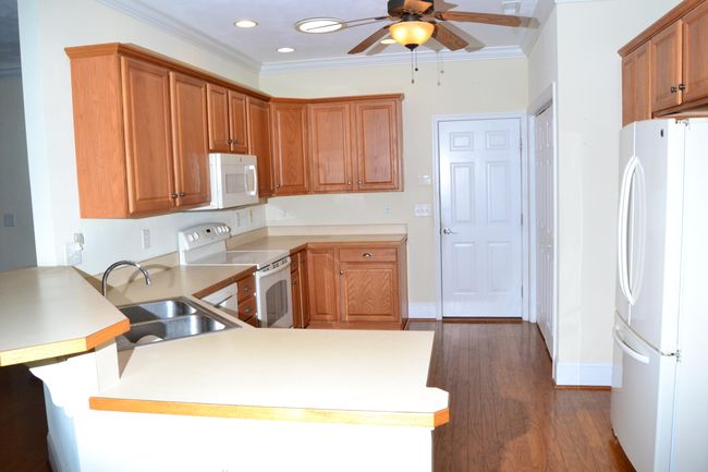 Kitchen | Image 12