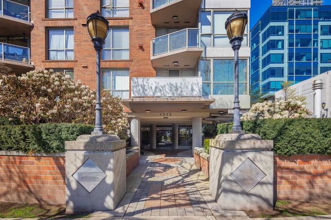 1003 - 1575 W 10 Th Avenue, Condo with 1 bedrooms, 1 bathrooms and 1 parking in Vancouver BC | Image 3