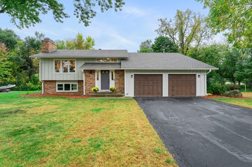 8450 141st Ct W, Apple Valley, MN, 55124-9543 | Card Image