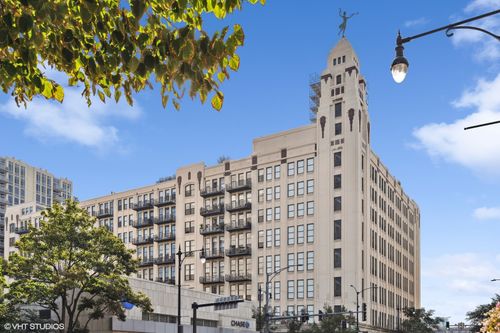 apt-832-758 N Larrabee St, CHICAGO, IL, 60654-6453 | Card Image