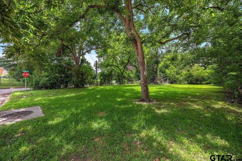 405 N 6th St, Crockett, TX, 75835-1613 | Card Image