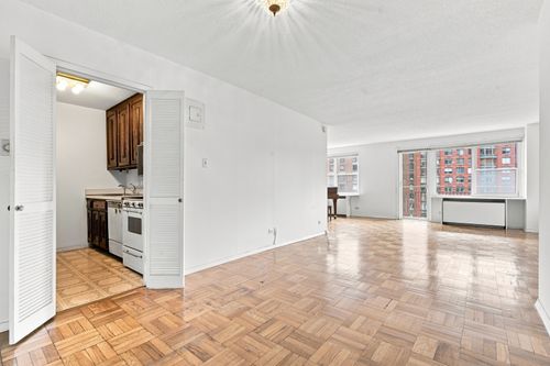 10h-201 W 70th Street, New York City, NY, 10023 | Card Image