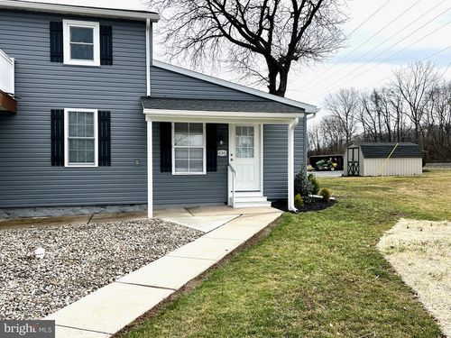 636 W Penn Ave, ROBESONIA, PA, 19551-9522 | Card Image