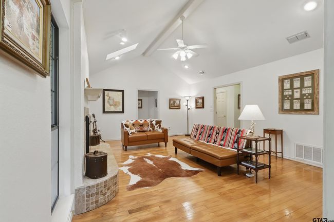 414 Winding Ln, House other with 3 bedrooms, 2 bathrooms and null parking in Mt Vernon TX | Image 10