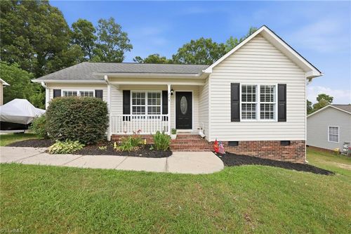 715 Dillon St, Thomasville, NC, 27360-5409 | Card Image