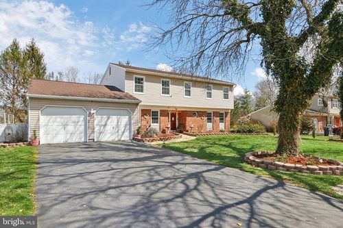 12 Mackenzie Ln, Plainsboro, NJ, 08536-1404 | Card Image