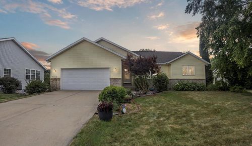 5605 Black Walnut Court, McFarland, WI, 53558 | Card Image