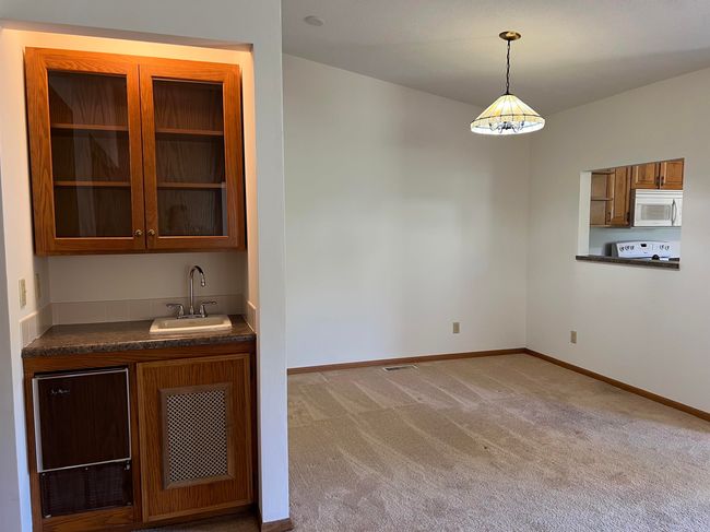 APT-1 - 702 Clearview Dr, Condo with 2 bedrooms, 2 bathrooms and null parking in Decorah IA | Image 6