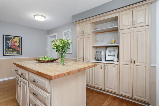 Built-in storage- perfect for your culinary needs | Image 7