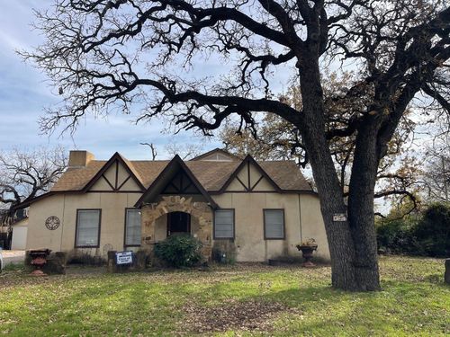 2532 Oakwood Ter, Haltom City, TX, 76117-4636 | Card Image