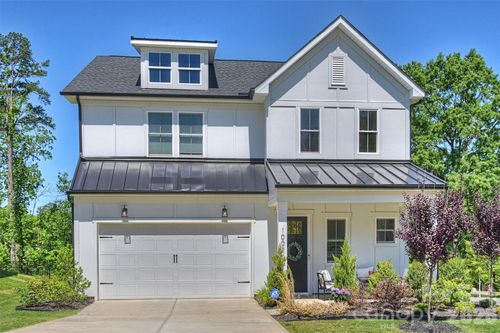 1002 Parkes St, Matthews, NC, 28105-5970 | Card Image