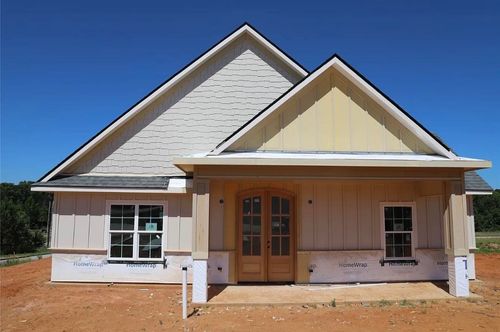 111 W Cupit Way, Gladewater, TX, 75647 | Card Image