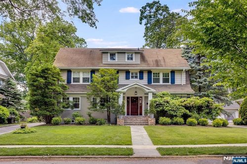 242 Forest Ave, Glen Ridge, NJ, 07028-1725 | Card Image