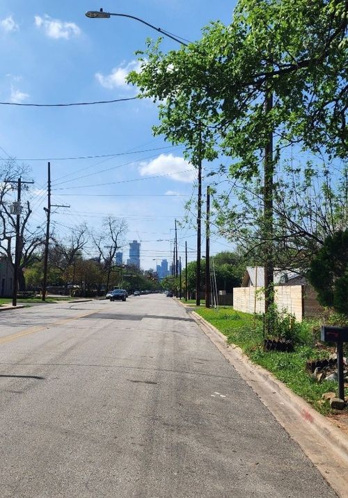 2904 E 2nd St, Austin, TX, 78702-4840 | Card Image