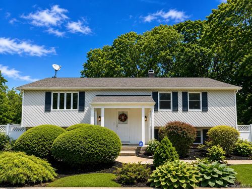27 Wedgewood Dr, Coram, NY, 11727-1205 | Card Image