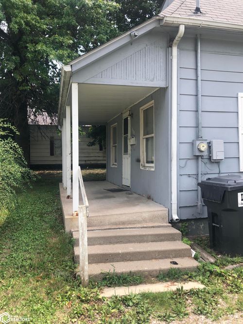1120 1st Ave W, Oskaloosa, IA, 52577-2511 | Card Image