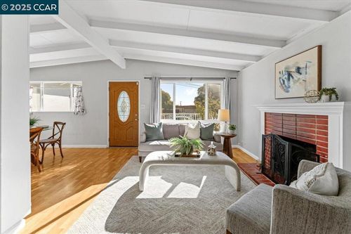 1305 John Ave, San Pablo, CA, 94806-2040 | Card Image