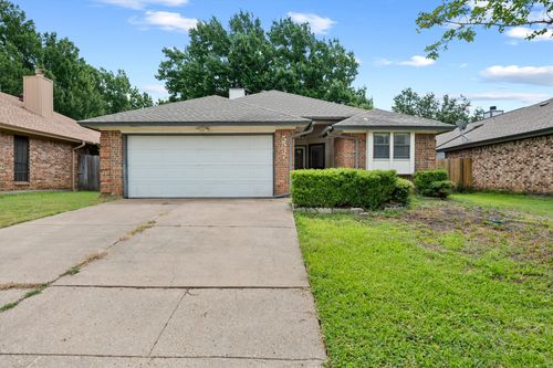 5537 Silver Maple Dr, Arlington, TX, 76018-1554 | Card Image
