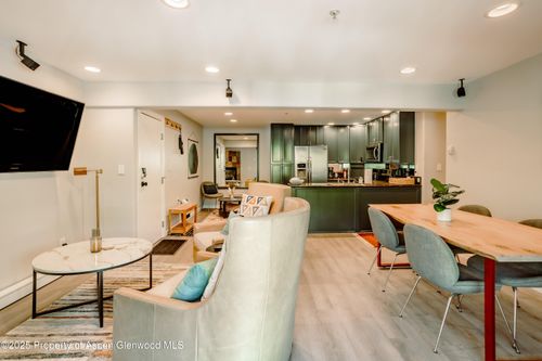 302-326 Midland Ave, Aspen, CO, 81611-2457 | Card Image