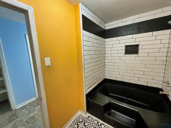 1004 W Sabine St, House other with 2 bedrooms, 2 bathrooms and null parking in Carthage TX | Image 24