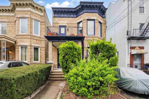 104 Highpoint Ave, Weehawken, NJ, 07086-5603 | Card Image