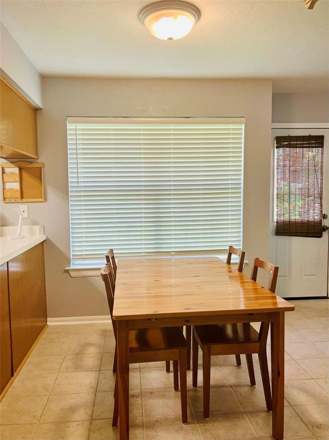INFORMAL BREAKFAST AREA | Image 21
