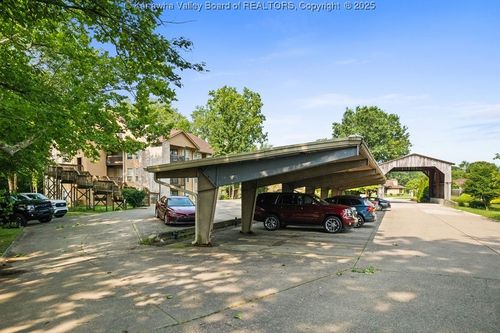 310 Oakbridge Dr, Hurricane, WV, 25526-9276 | Card Image