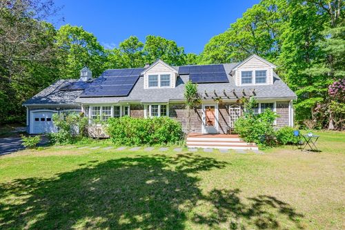 27 Two Ponds Rd, Falmouth, MA, 02540-2221 | Card Image