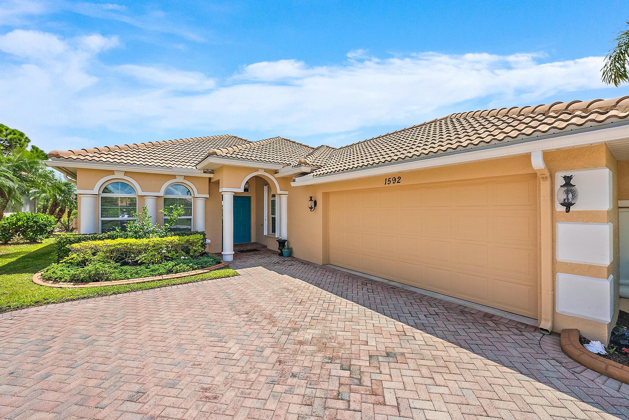 Old Oak Ter, Jensen Beach, FL 34957