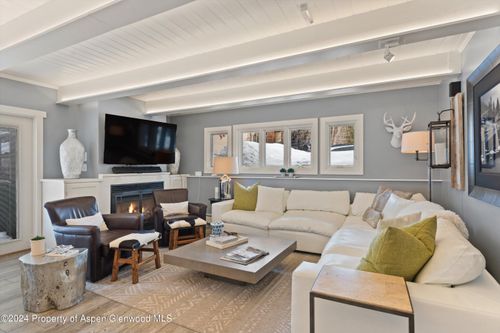 1n-825 E Hopkins Ave, Aspen, CO, 81611-2027 | Card Image