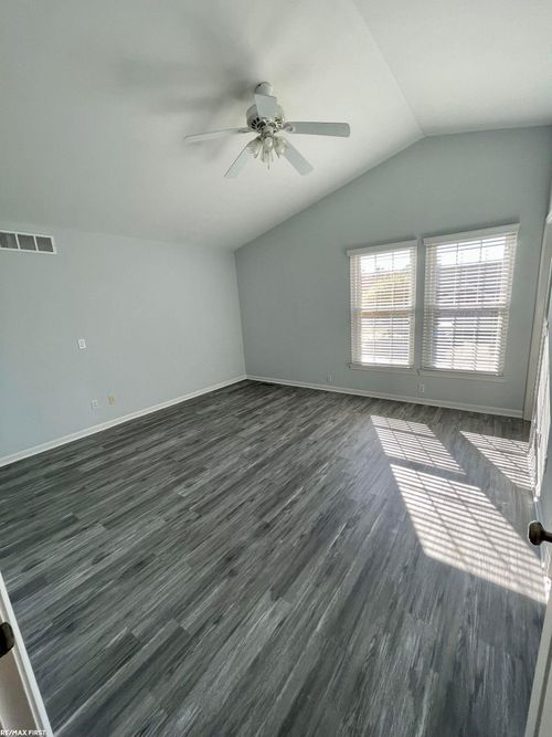 17815 Huron Dr, Macomb, MI, 48042-2390 | Card Image
