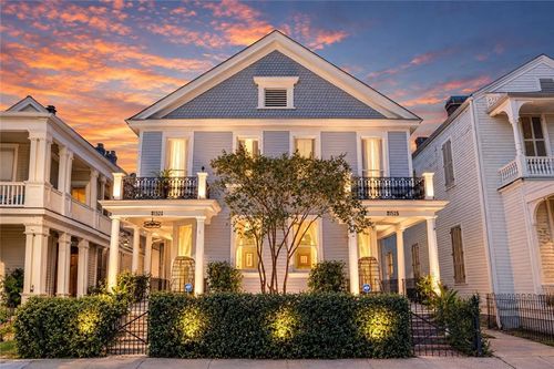 1525 27 Melpomene Street, New Orleans, LA, 70130 | Card Image