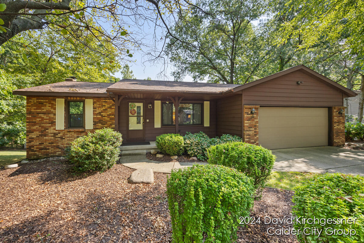 Glen Valley Dr, Grand Rapids, MI 49544