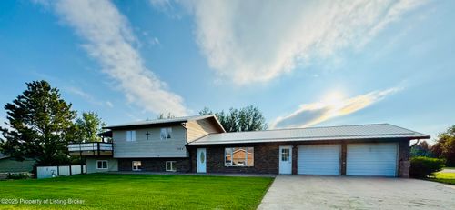 302 6th Ave Se, Beach, ND, 58621-4200 | Card Image