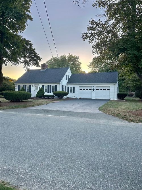 121 Allen Ave, Falmouth, MA, 02540-3103 | Card Image