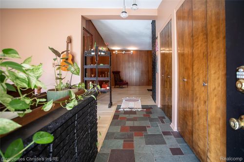 25275 Briarbank Ave, Southfield, MI, 48033-5843 | Card Image