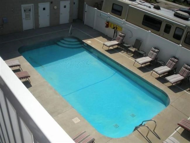 Seasonal Association Pool | Image 19