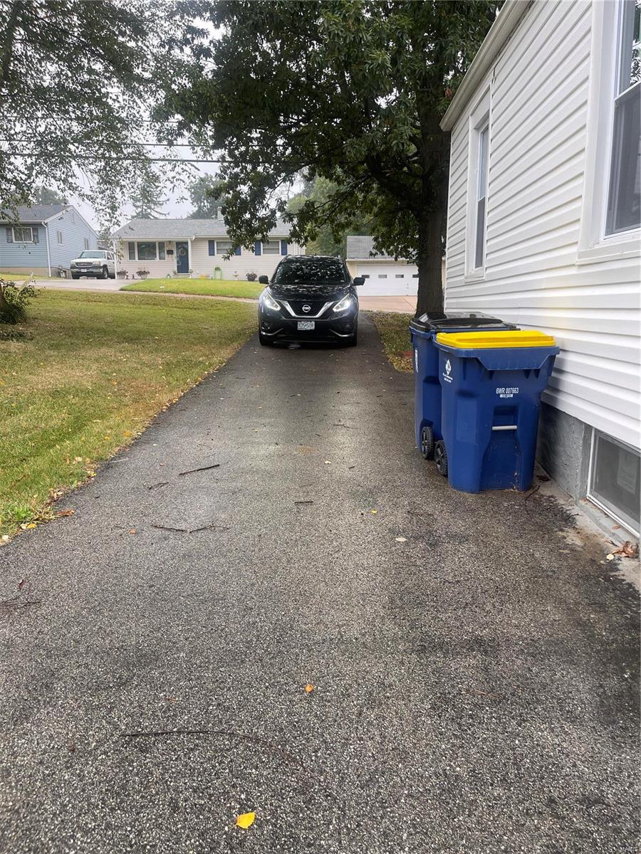 Hobday Ave, Saint Ann, MO 63074