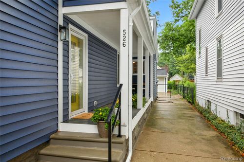 526 Notre Dame St, Grosse Pointe, MI, 48230-1525 | Card Image